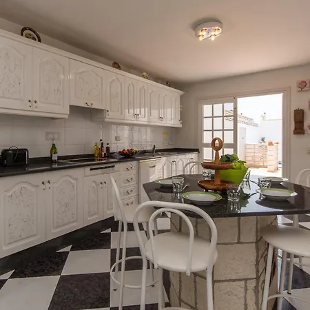 Beautiful 3 Bedroom Villa Callao Salvaje