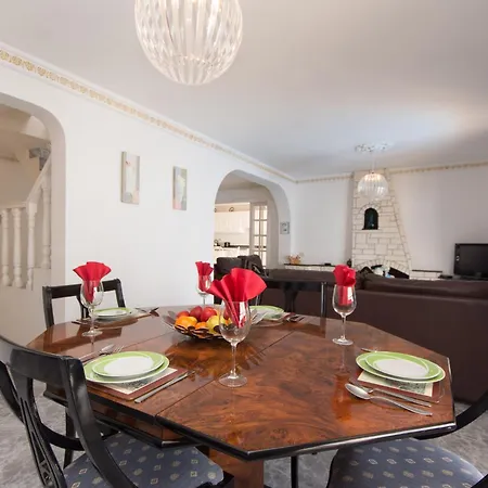 Villa Beautiful 3 Bedroom Callao Salvaje