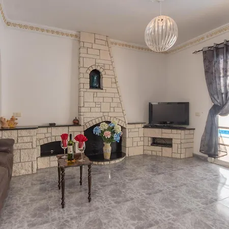 Beautiful 3 Bedroom * Callao Salvaje
