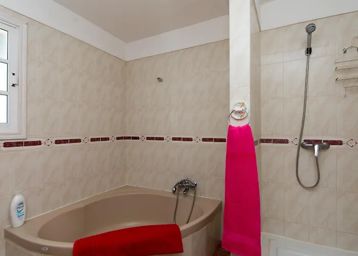 Villa Beautiful 3 Bedroom Callao Salvaje