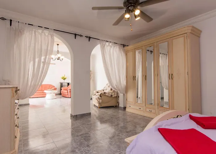 Beautiful 3 Bedroom Villa Callao Salvaje
