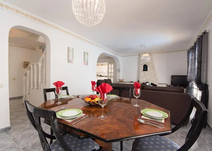 Beautiful 3 Bedroom * Callao Salvaje