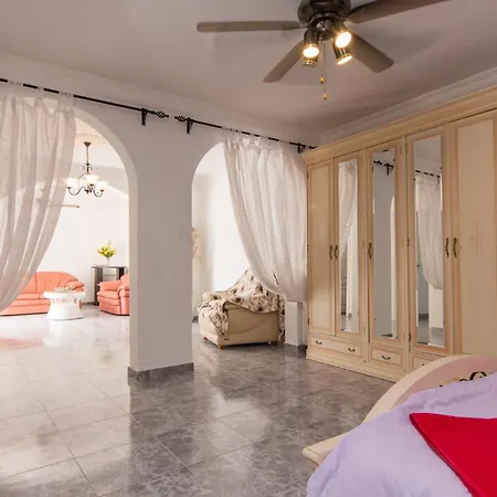 Beautiful 3 Bedroom Villa Callao Salvaje