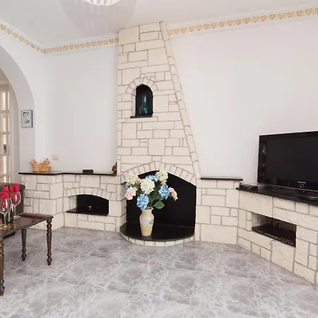 Beautiful 3 Bedroom *